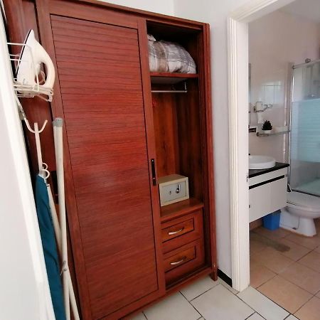 Montagu Apartment Flic en Flac Екстер'єр фото