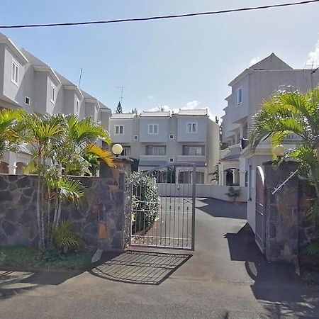 Montagu Apartment Flic en Flac Екстер'єр фото