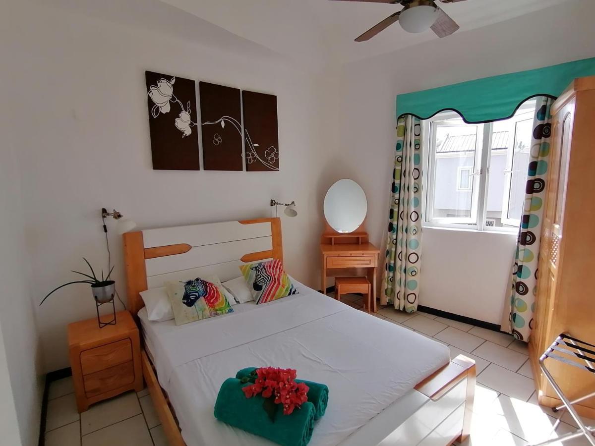 Montagu Apartment Flic en Flac Екстер'єр фото