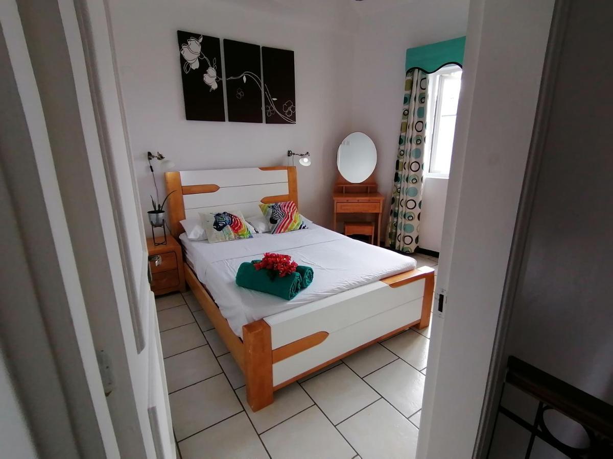 Montagu Apartment Flic en Flac Екстер'єр фото