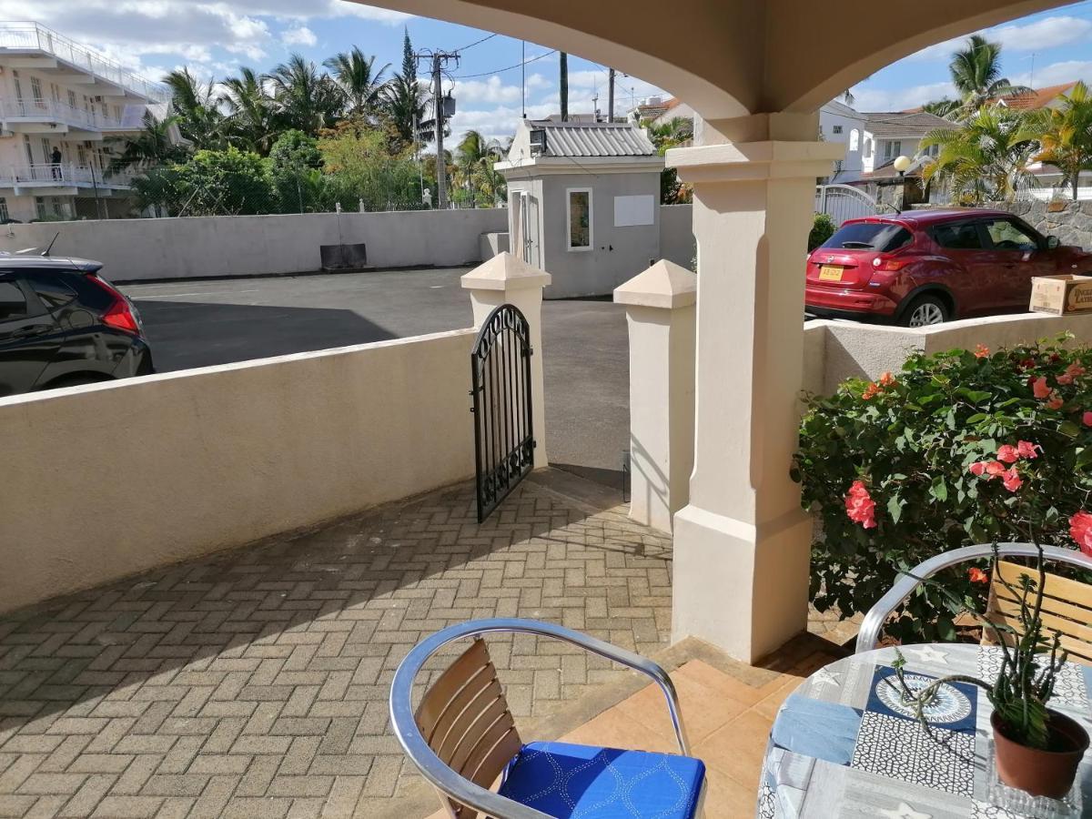 Montagu Apartment Flic en Flac Екстер'єр фото