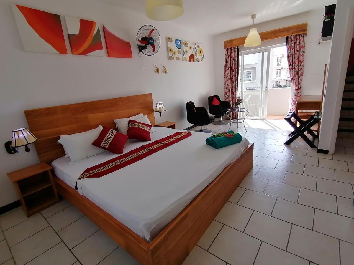 Montagu Apartment Flic en Flac Екстер'єр фото