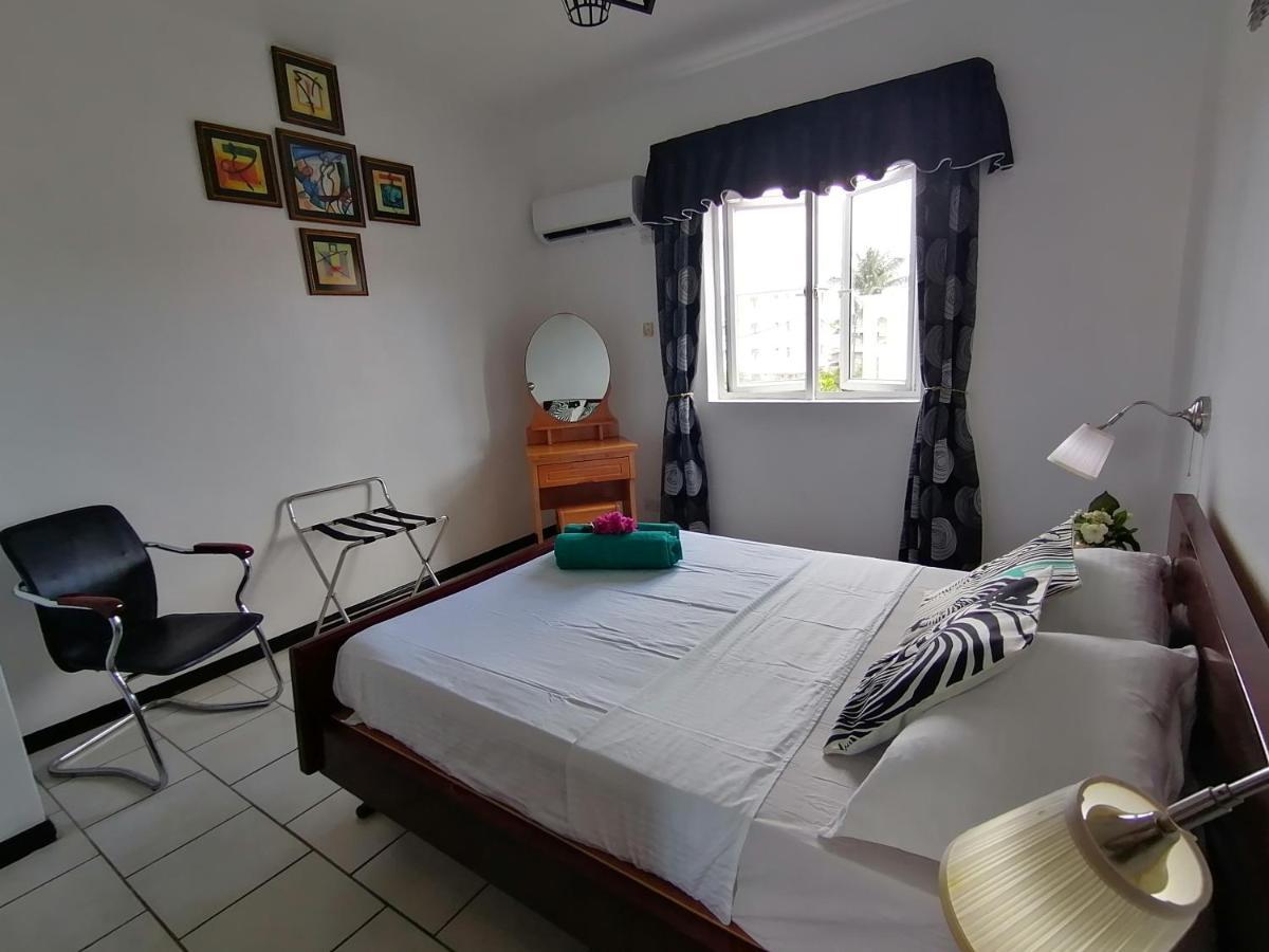 Montagu Apartment Flic en Flac Екстер'єр фото