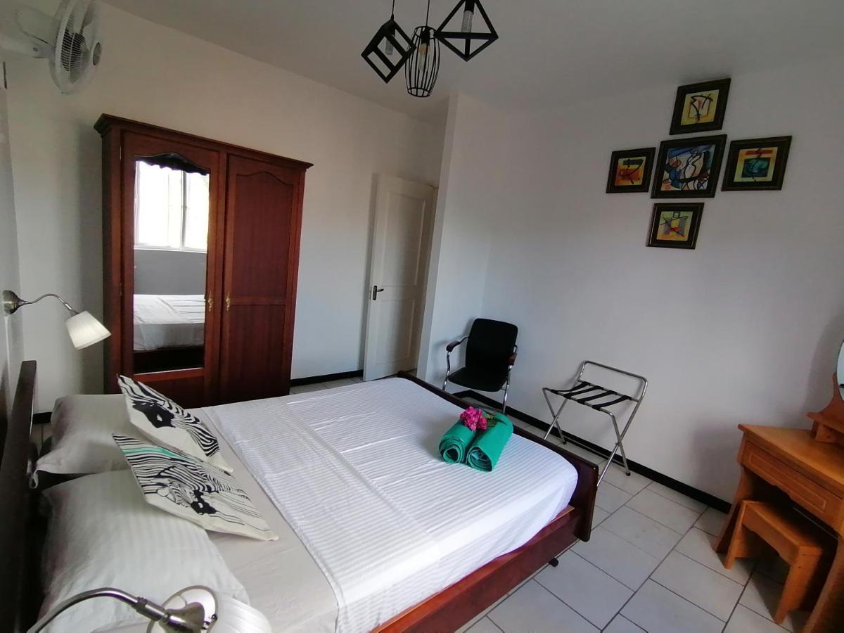 Montagu Apartment Flic en Flac Екстер'єр фото