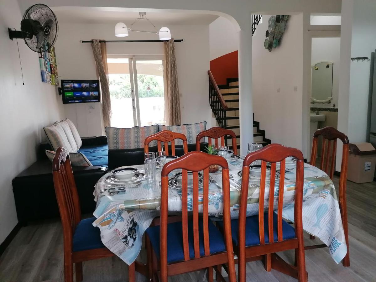 Montagu Apartment Flic en Flac Екстер'єр фото