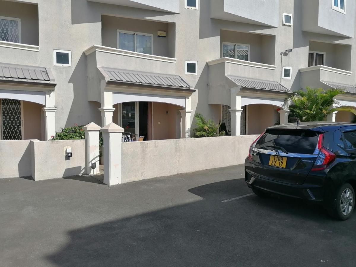 Montagu Apartment Flic en Flac Екстер'єр фото