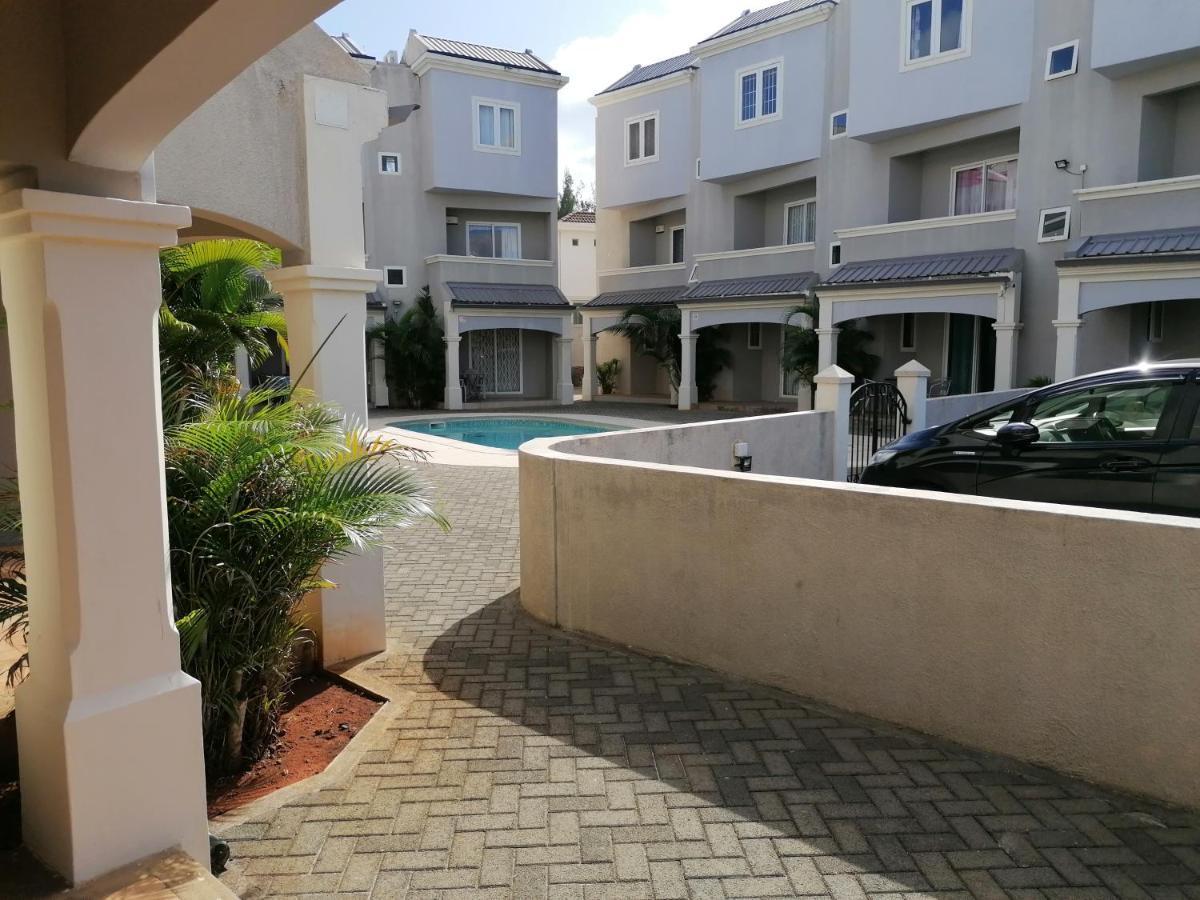 Montagu Apartment Flic en Flac Екстер'єр фото