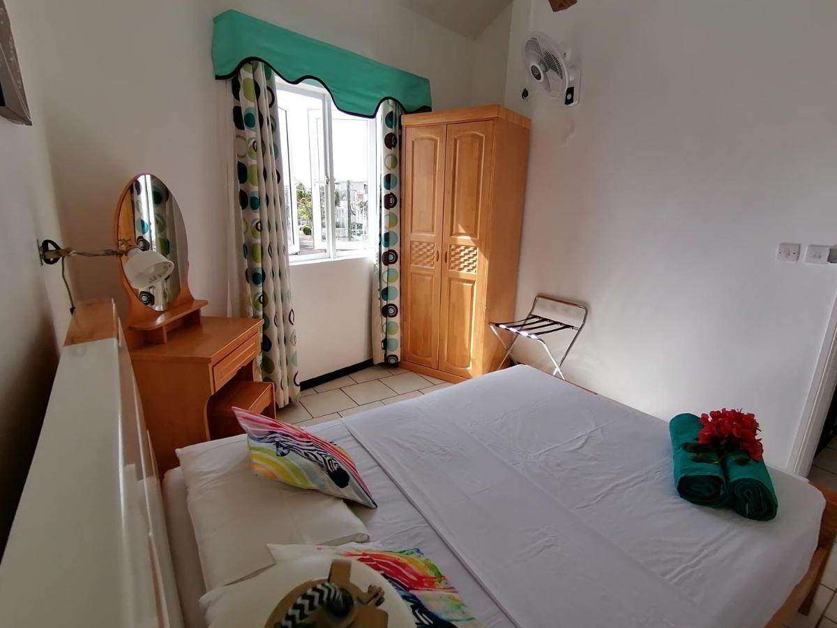 Montagu Apartment Flic en Flac Екстер'єр фото