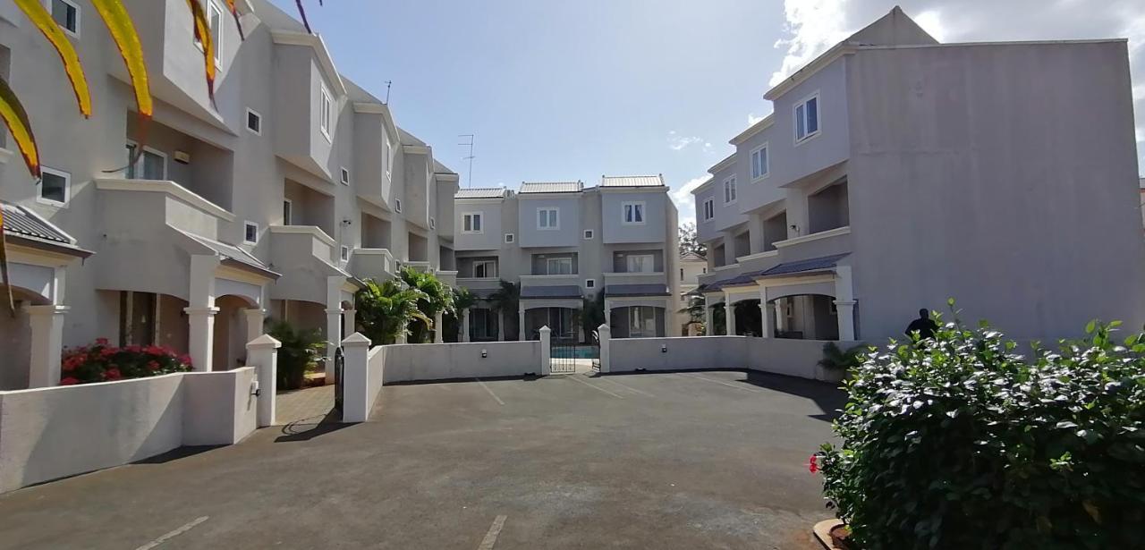 Montagu Apartment Flic en Flac Екстер'єр фото